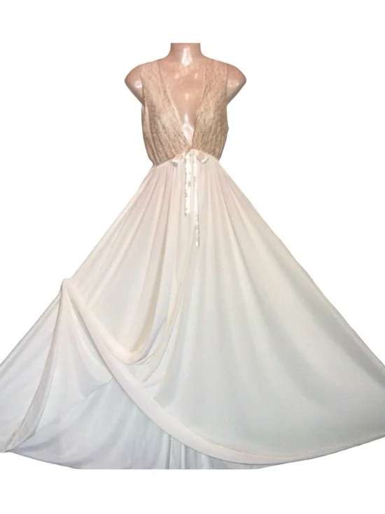 Vintage Ivory Lace Nightgown Plunge Bridal Boudoir ILGWU Union Made M - Picture 3 of 13